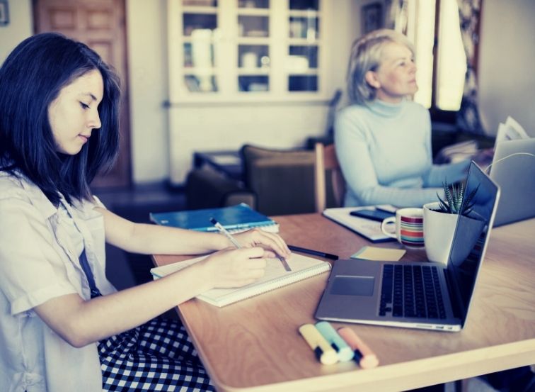 Schülerin im Homeschooling